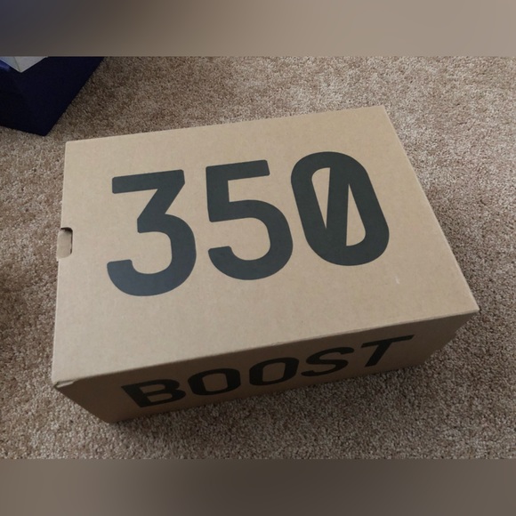 YEEZY BOOST V2 Cream White Women Size US7 - Picture 8 of 8